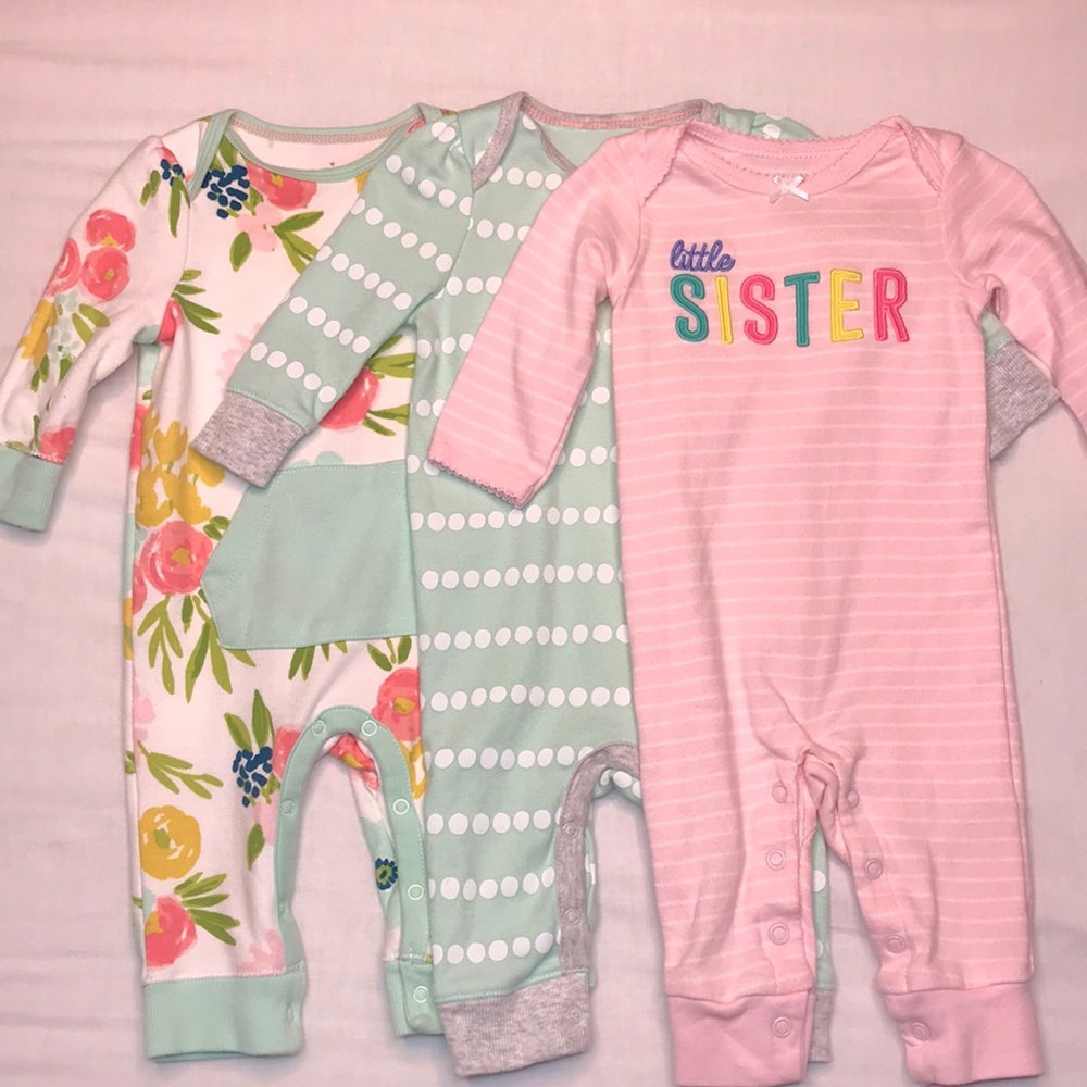 NWOT baby girl Carter’s bodysuits •0-3 Months•